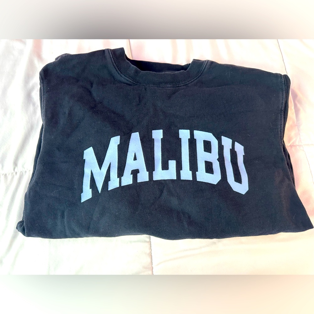 dark blue Malibu, PacSun crewneck 💙💙💙